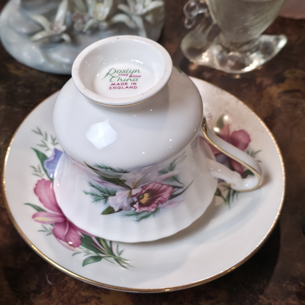 VTG Roslyn Fine Bone China Teacup Saucer Set Pink Purple Floral Gold England